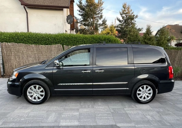 Chrysler Town &amp; Country cena 51900 przebieg: 185000, rok produkcji 2012 z Sochaczew małe 106